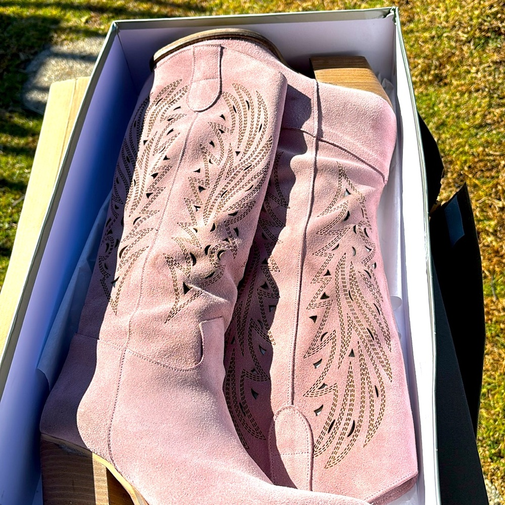Italian kali shoes, mauve suede cowboy boots and a size 41 worn once